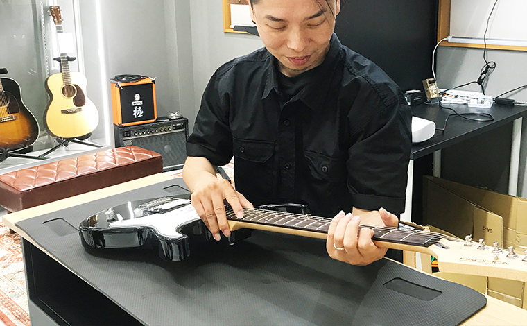 店頭で楽器の買取